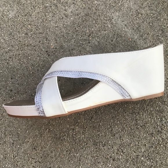 Comfort Shoes - 💥🄾🄽🄴 🄻🄴🄵🅃💥 Size 10 dressy white WEDGE